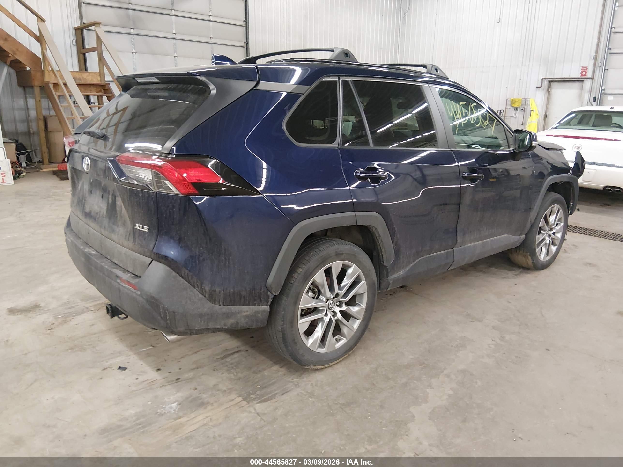 2019 TOYOTA RAV 4 — VIN 2T3C1RFV3KC014220 — photo 4